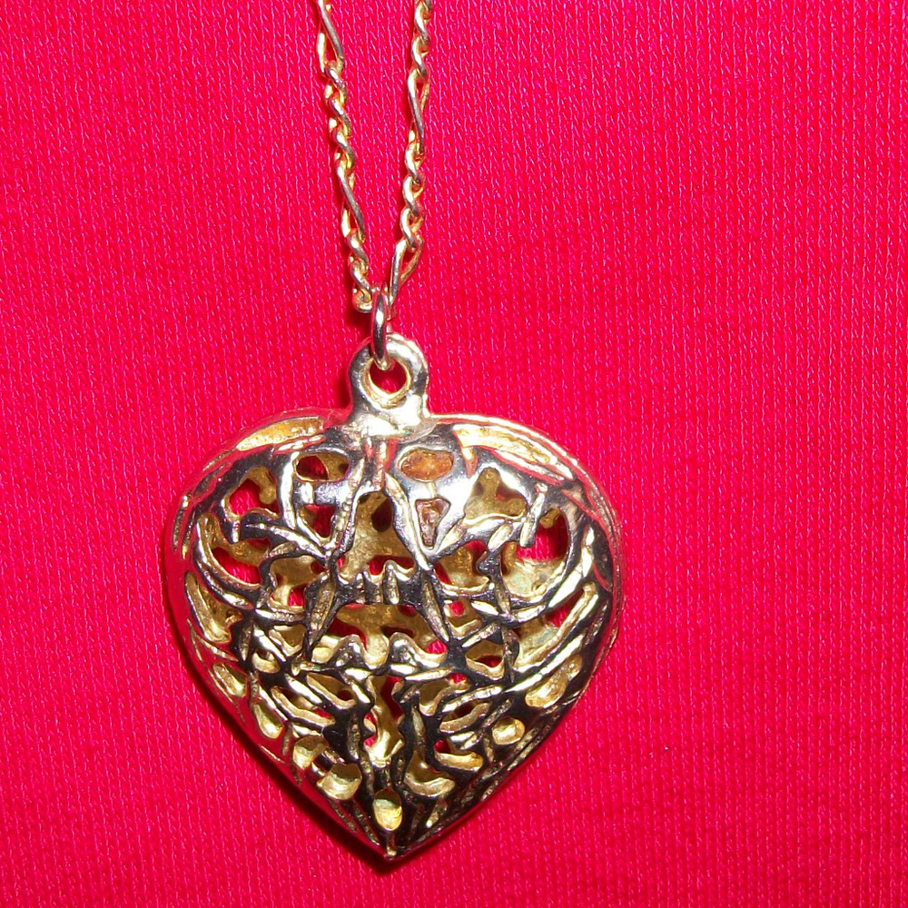 Vintage Puffy Heart pendant necklace silver plated